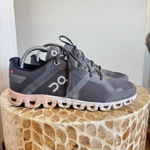 On Clouds Shoes - On Cloudflow Rock/Rose Colorway Running Shoes size 9